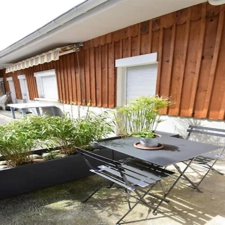 Appartement Centre, Plage, Commerces, Gare A Pied - Joli T3 Refait A Neuf En Rdc Avec Cour Commune Et Petit Espace Privatif *